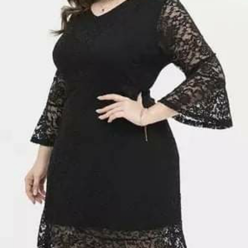 Women’s v-neck three quarter black lace dress